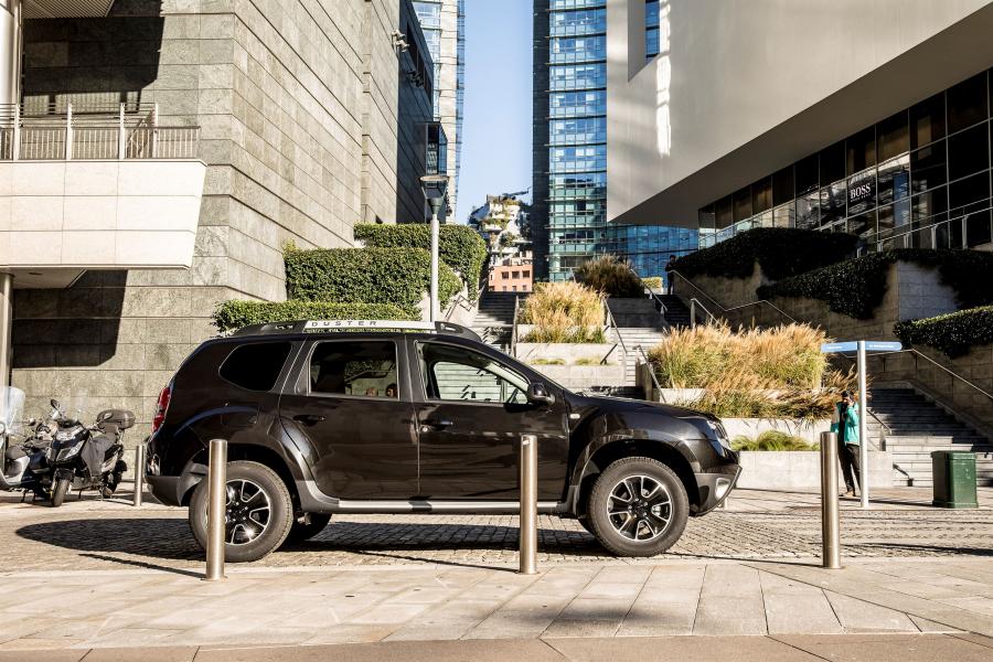  Dacia Duster Black Shadow 2016 года  (фото 2 из 28)